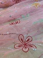 تل مطرز ورود ملونة