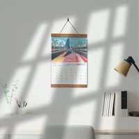 تقويم ٢٠٢٥ مع حامل خشبي أنيق
