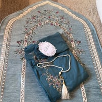 طقم صلاة (سجادة مبطنة +شرشف مطرز +مسبحة )