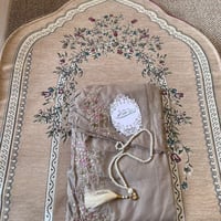 طقم صلاة (سجادة مبطنة +شرشف مطرز +مسبحة )