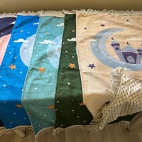 سجادة صلاة للاطفال (مقاس وسط ) مجموعة أ بإسم إسراء