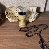 توزيعات سلة خوص صغيرة مغلفة بقماش