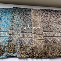 بوكس شتاء (2026) شال كشميري فاخر مع كوب قهوة وبطاق...