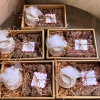 بوكسات الشال الكشميري درجات اللون العودي والاحمر