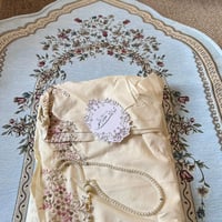 طقم صلاة (سجادة مبطنة +شرشف مطرز +مسبحة )