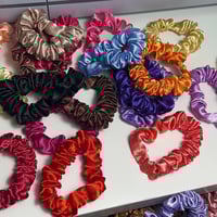 توزيعات بكلات شعر -بثيم التوعية من سرطان الثدي