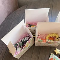 توزيعات بنات (٣محتويات)