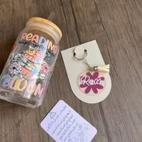 هدية المعلم-كوب +ميدالية بالاسم