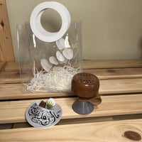 نقصة رمضان -شنطة بيد جلد لون ابيض رقم المنتج f37