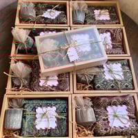 بوكس شتاء (2026) شال كشميري فاخر مع كوب قهوة وبطاق...