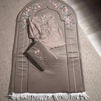 طقم صلاة ملكي مطرز (٣قطع )