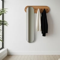 مراية حائط مع علاق بتصميم عصري