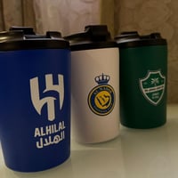 أكواب القهوة الحارة والباردة