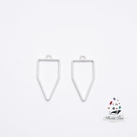 153 - تعليقة شكل مضلع لون فضي