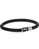 تنسيق كيس تومي هيلفغر مع اسواره وكيك جاناش