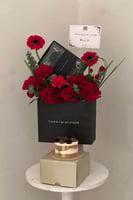 تنسيق كيس تومي هيلفغر مع اسواره وكيك جاناش