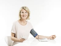 جهاز قياس ضغط الدم من أعلى الذراع BEURER BM75 من ب...