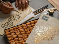 تمر سكري ملكي 2150 جرام (عبوة الخط العربي)