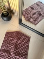 سجادة صلاة قطيفة - لون لحمي غامق