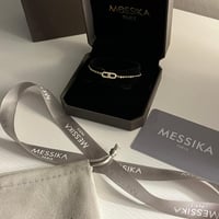 سوارة يد ميسيكا مع ملحقاتها