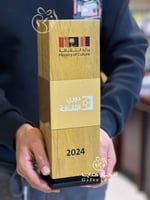 درع تكريم خشبي بشكل كاس رياضي