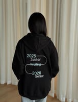 بلوفر تخرج قبعة واسم