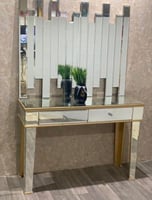 مدخل استقبال مع مراية لون ذهبي