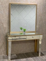 مدخل استقبال مع مراية لون ذهبي