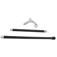 عكاز فضي مزخرف بشكل تقليدي