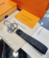 ميدالية لويس فتون-كحلي غامق