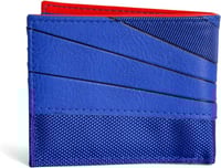 محفظة سوبرمان: تصميم البدلة الأيقوني!