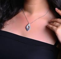 سلسلة فضة عيار S925 (زيركون ازرق وابيض)