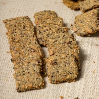 كراكرز بالحبوب كيتو