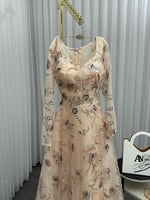 فستان سهره لونين مطرز بأكمام