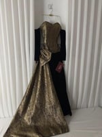 فستان اسود ذهبي مخمل
