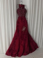 فستان عودي تطريز صدر كيونه