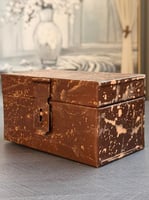 صندوق الشايب المنسي