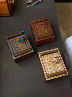 صندوق طراز الأبواب النجدية متوسط