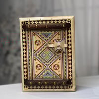 صندوق خشبي على طراز الأبواب النجدية حجم ثمن