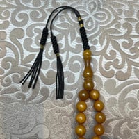 أسود