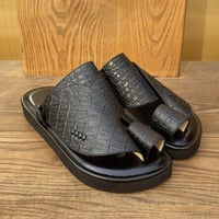 جلد تمساح اسود