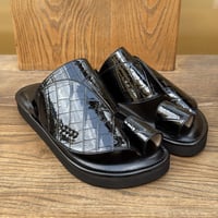 جلد تمساح اسود لامع