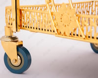 عربية تقديم عرائس شكل فراشة ذهبي