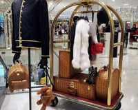 عربة نقل حقائب فندقية ذهبي صغير