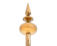 سارية متحرك بعلم المملكة ذهبي