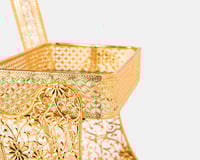 عربية تقديم عرائس دائري مائل ذهبي