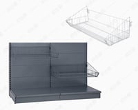 سلال ابيض على رفوف السوبر ماركت