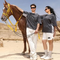 تيشرت رمادي. |Gray t-shirt