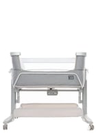 سرير طفل ( اهتزاز يعمل بالكهرباء) بجانب سرير الأم