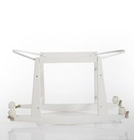 قاعدة ستاند خشبي لسلة موسى مع عجلات